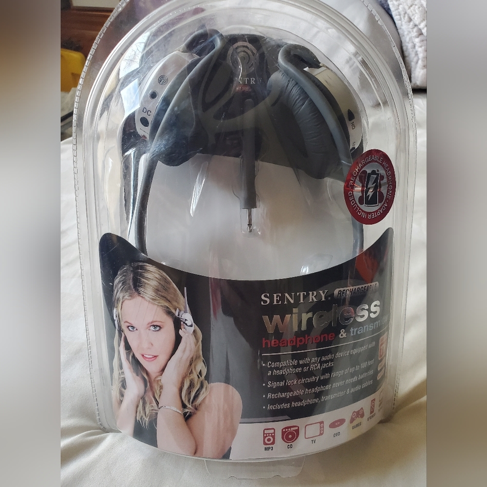 NWT Sentry Wireless Headphones & Transmitter Vintage